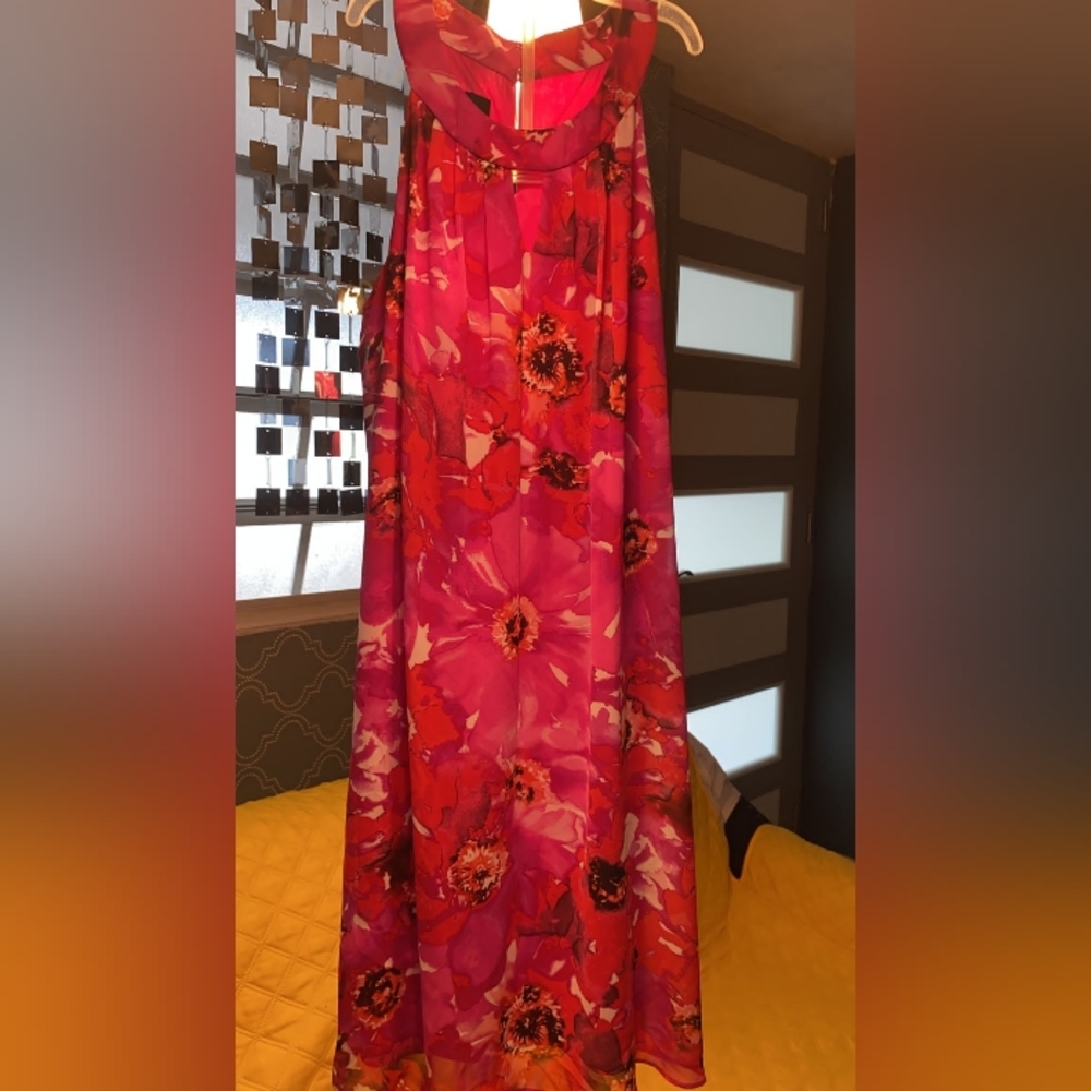 Traje casual/ formal con estampado de flores.